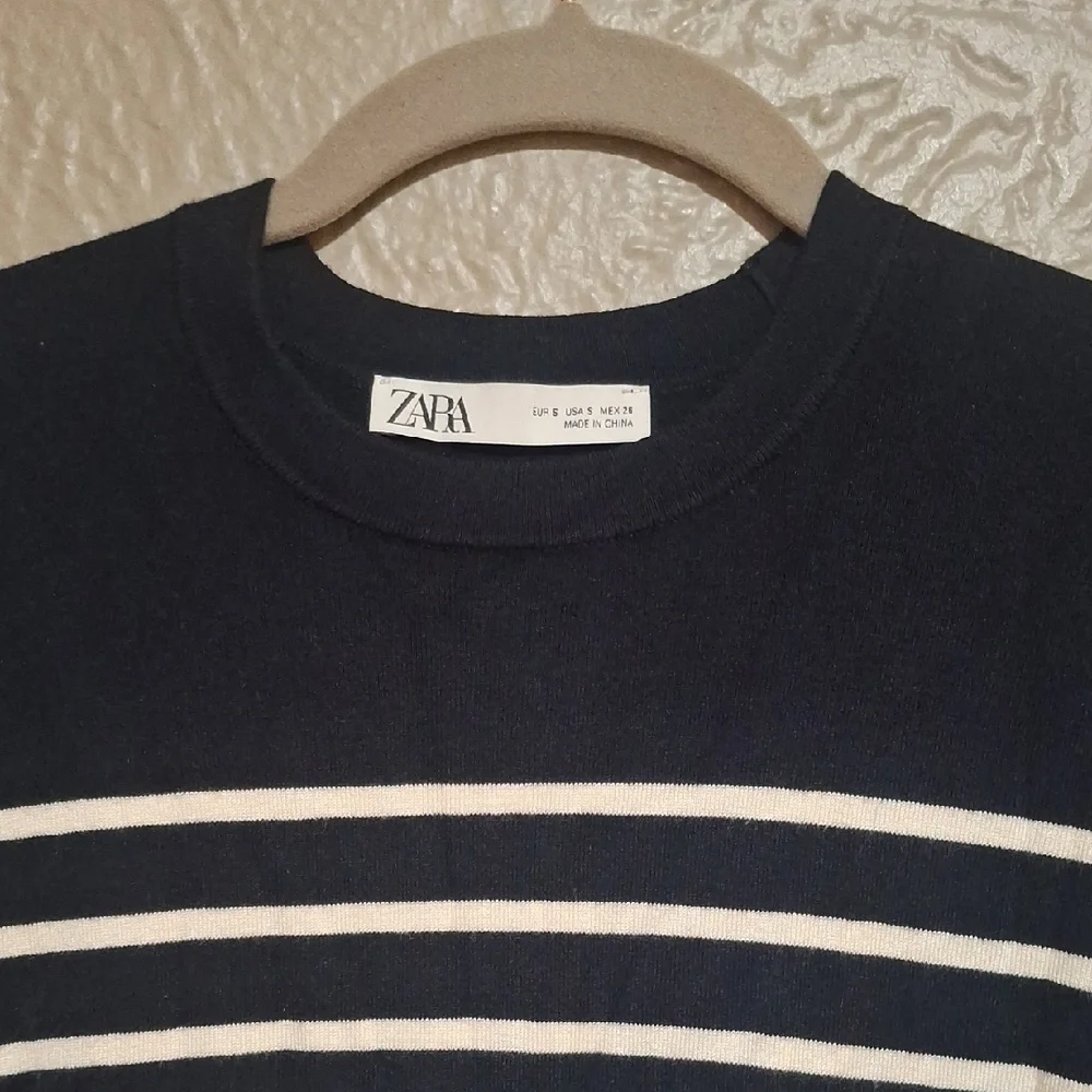 Zara Women's Black and White Striped Crew Neck Sweater Size S